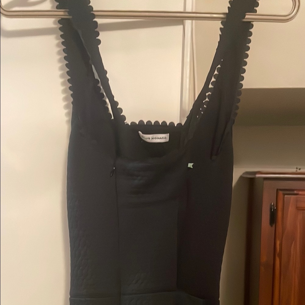 Elegant Black Sleeveless Dress - Picture 2 of 3